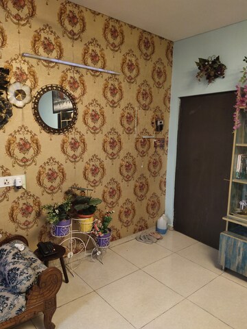 Furnished Amenities in 2.5 BHK Apartment at Ajnara Daffodil, Sector 137 – for Rent