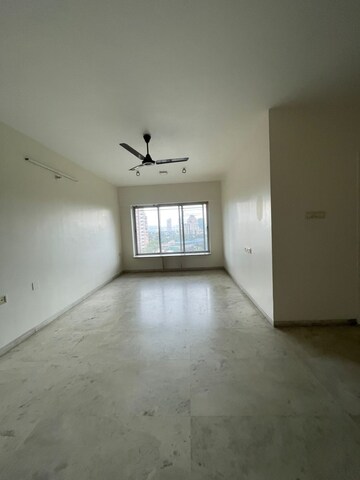 Room in 2 BHK Apartment at Kalpataru Karmakshetra, Sion East – for Rent