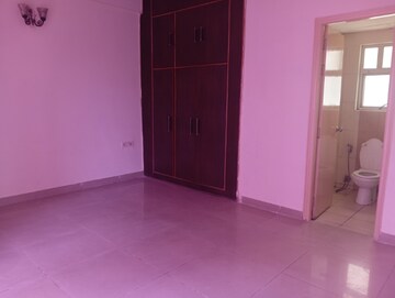 Room in 3 BHK Apartment at Landcraft Golflinks Plaza, Pandav Nagar – for Rent