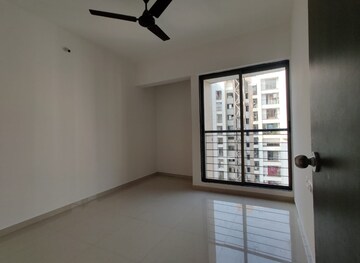 Room in 2 BHK Apartment at Runwal Eirene, Balkum Pada – for Sale