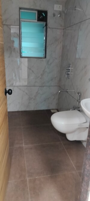 Bathroom in 2 BHK Apartment at Relliance Lashkaria Solitaire, Andheri West – for Sale
