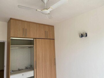 Room in 3 BHK Apartment at Emaar Emerald Floors Premier, Sector 65 – for Rent