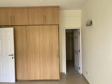 Room in 3 BHK Apartment at Emaar Emerald Floors Premier, Sector 65 – for Rent