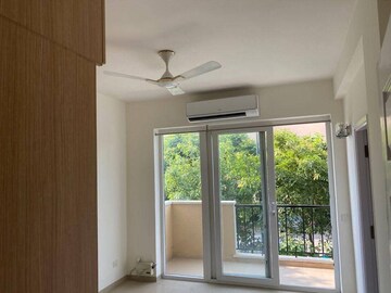 Room in 3 BHK Apartment at Emaar Emerald Floors Premier, Sector 65 – for Rent
