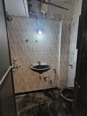Bathroom in 1 BHK Apartment at Jyoti Complex, Goregaon East – for Sale