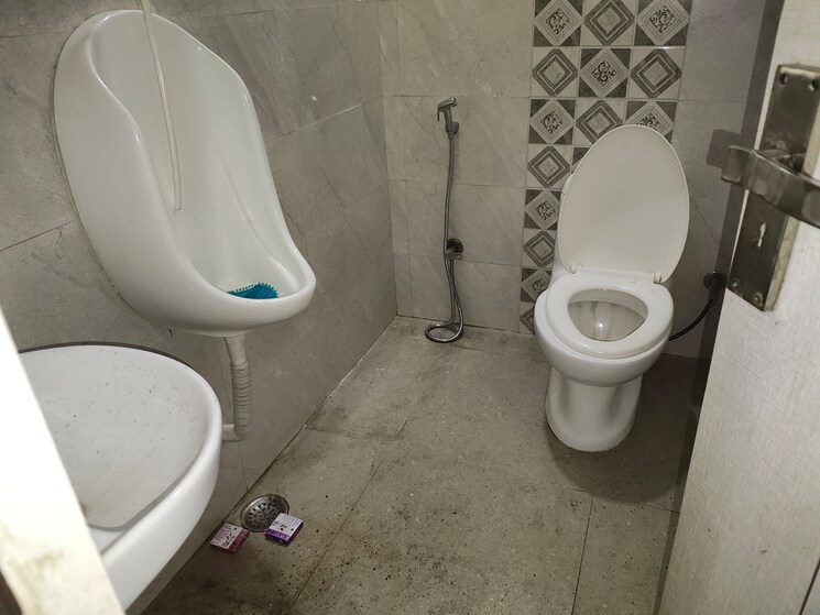 Bathroom, sector 4 Commercial Office Space 3000 Sq.Ft. In Sector 4 Noida 9016556