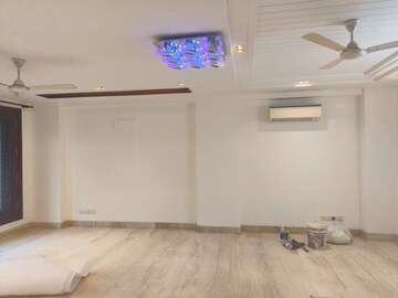 Room in 4 BHK Builder Floor at Safdarjung Enclave – for Rent