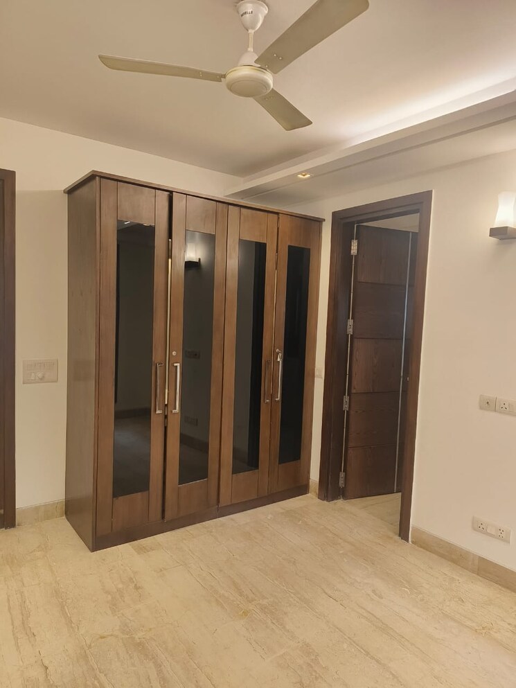 Bedroom, safdarjung enclave 4 Bedroom 300 Sq.Yd. Builder Floor In Safdarjung Enclave Delhi 9016563