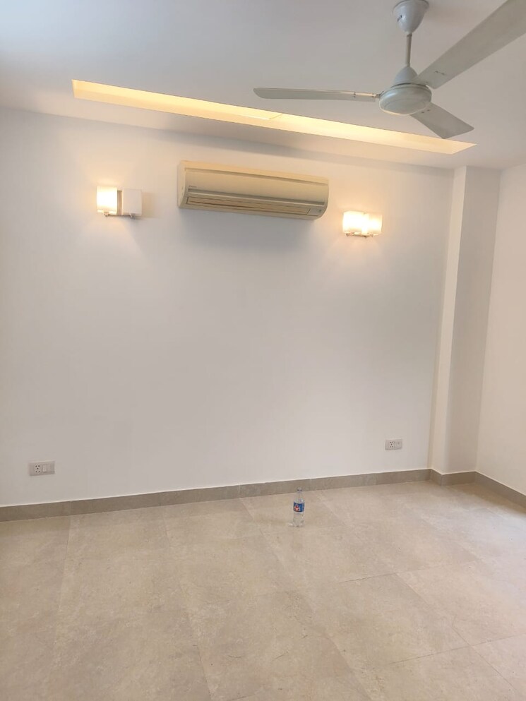 Room, safdarjung enclave 4 Bedroom 300 Sq.Yd. Builder Floor In Safdarjung Enclave Delhi 9016563