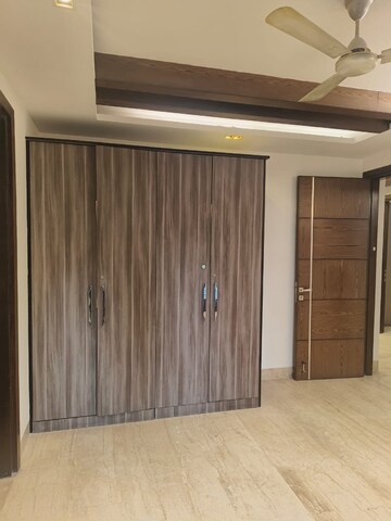 Room in 4 BHK Builder Floor at Safdarjung Enclave – for Rent