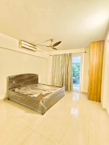 Room in 4 BHK Apartment at Emaar Emerald Floors Premier, Sector 65 – for Rent