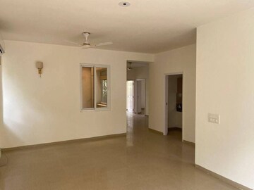Room in 4 BHK Apartment at Emaar Emerald Floors Premier, Sector 65 – for Rent
