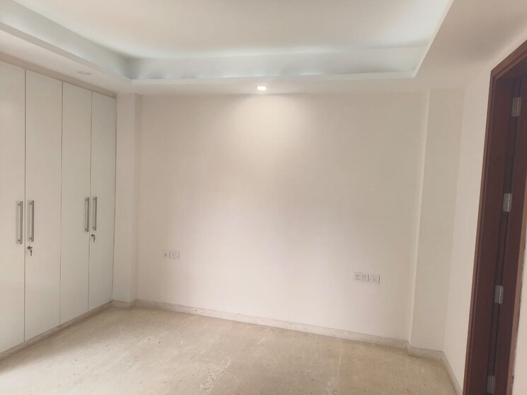 Room, green park 4 Bedroom 311 Sq.Yd. Apartment In Green Park Delhi 9016598