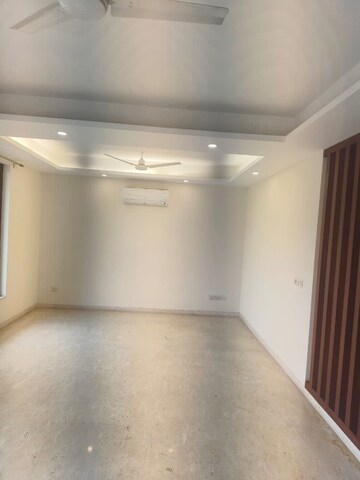 Room in 4 BHK Apartment at Green Park – for Rent