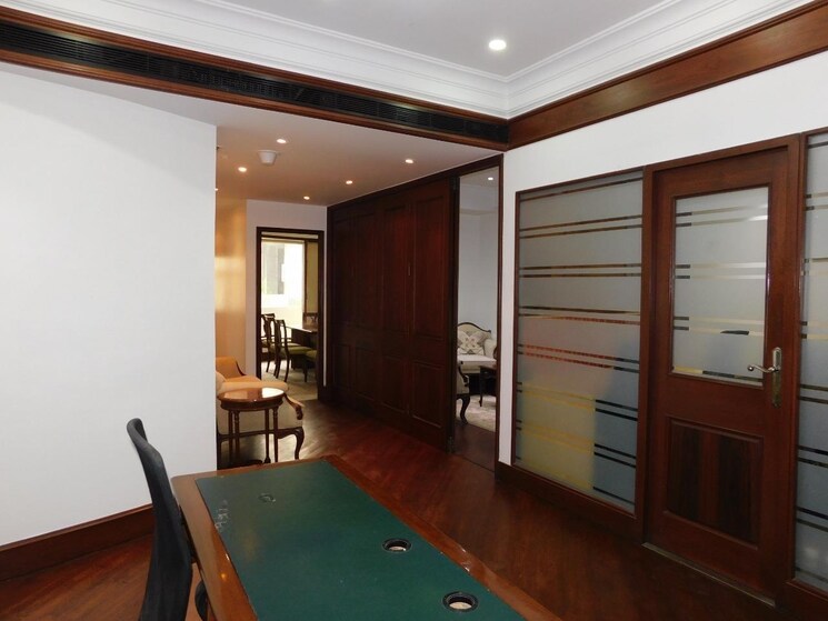 Room, kamla-trade-world Commercial Office Space 2450 Sq.Ft. In Lower Parel Mumbai 9016655