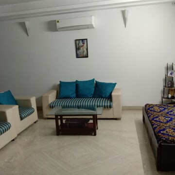Living Room in 4 BHK Builder Floor at Srishti Estate, Sector 42 – for Rent
