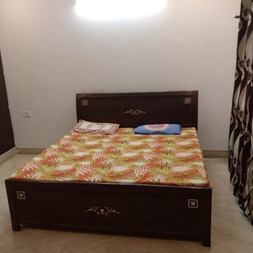 Bedroom in 4 BHK Builder Floor at Srishti Estate, Sector 42 – for Rent