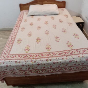 Bedroom in 4 BHK Builder Floor at Srishti Estate, Sector 42 – for Rent