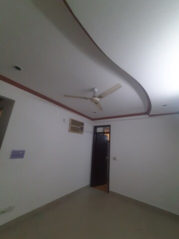 Furnished Amenities in 2 BHK Builder Floor at Sarvodaya Enclave – for Rent