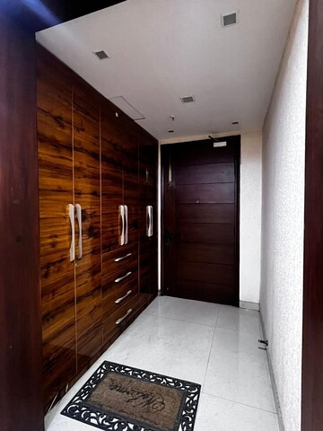 Room in 4 BHK Apartment at Jaypee Green Wish Town Plots, Sector 128 – for Rent