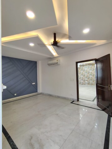 Room in 4 BHK Builder Floor at Malviya Nagar – for Rent
