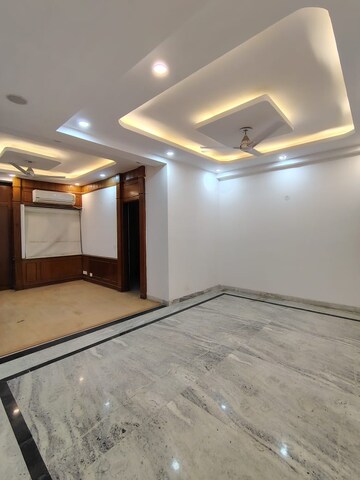 Room in 4 BHK Builder Floor at Malviya Nagar – for Rent