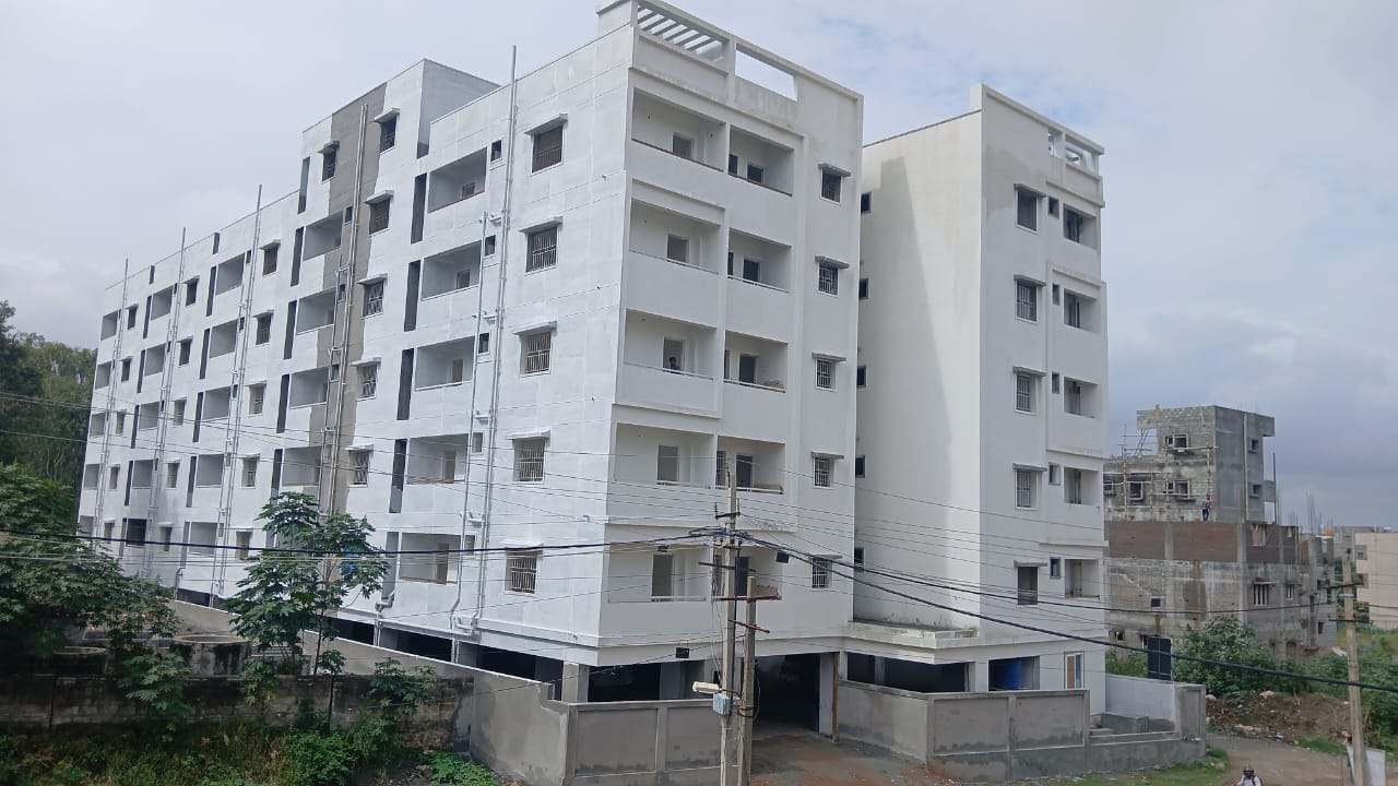 2 BHK Apartment For Sale in Vr Royal