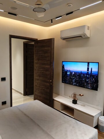 Bedroom in 3.5 BHK Apartment at Sawasdee Heights, Lawrence Road – for Sale