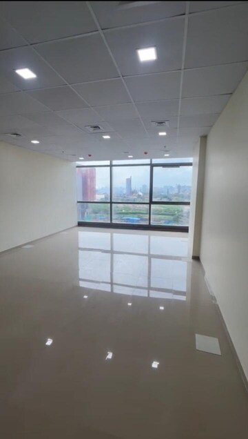 Room in  Office Space at Lodha Supremus Worli, Worli – for Rent