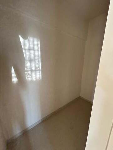 Room in 3 BHK Apartment at Diamond Garden, Chembur – for Rent