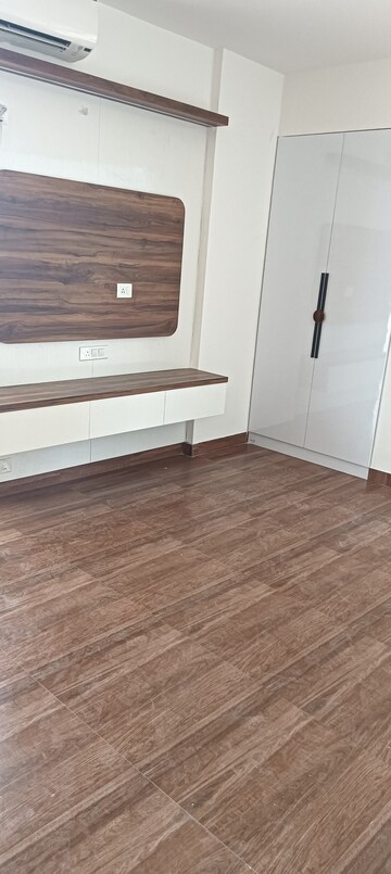 Room in 3 BHK Apartment at Ansal Highland Park, Sector 103 – for Rent