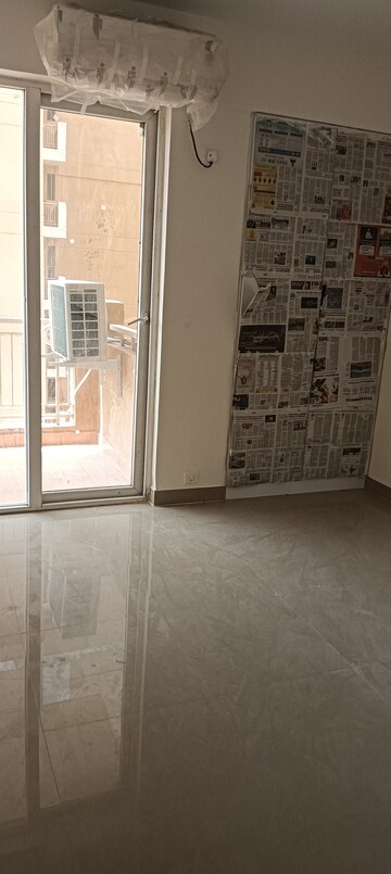 Room in 3 BHK Apartment at Ansal Highland Park, Sector 103 – for Rent
