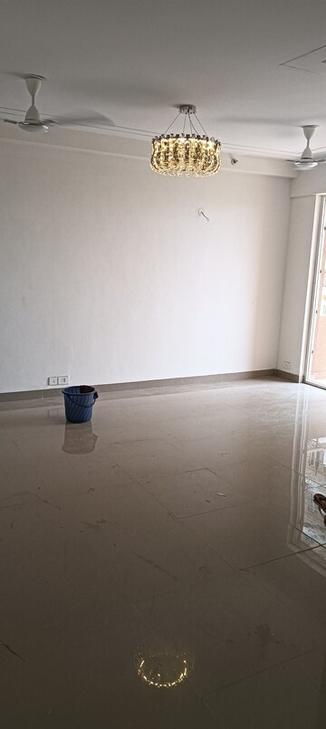 Room in 3 BHK Apartment at Ansal Highland Park, Sector 103 – for Rent