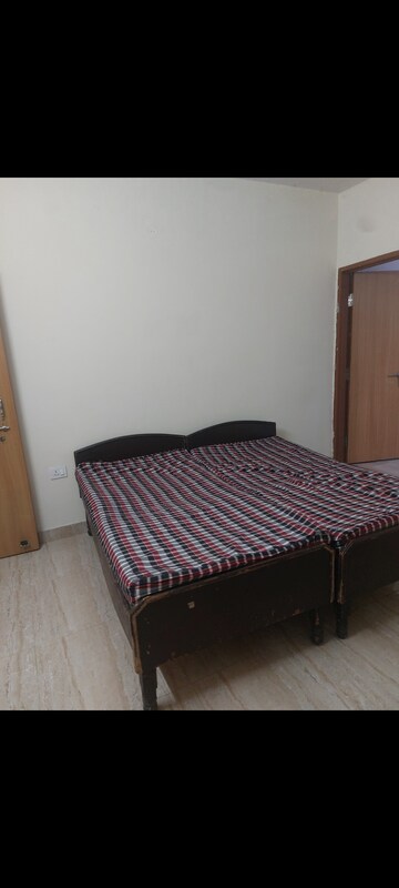 Bedroom in 1 BHK Apartment at Sarita Vihar Pocket-J RWA, Sarita Vihar – for Rent