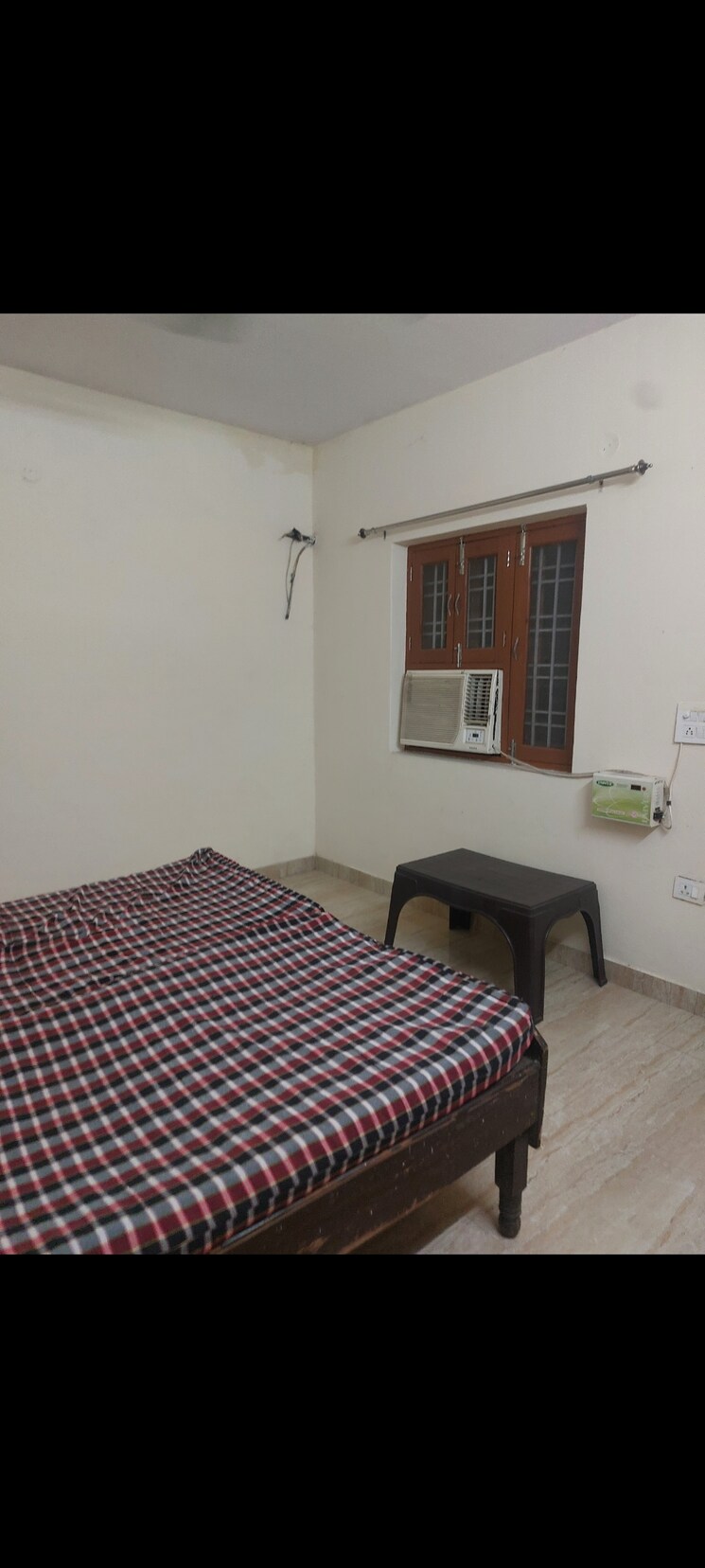 Bedroom, sarita-vihar-pocket-j-rwa 1 Bedroom 400 Sq.Ft. Apartment In Sarita Vihar Delhi 9016810