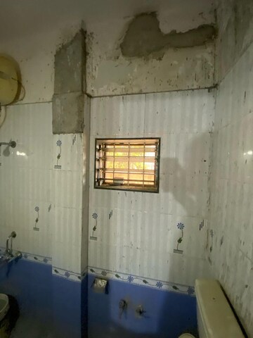 Bathroom in 6 BHK Villa at Pardi Kande – for Sale