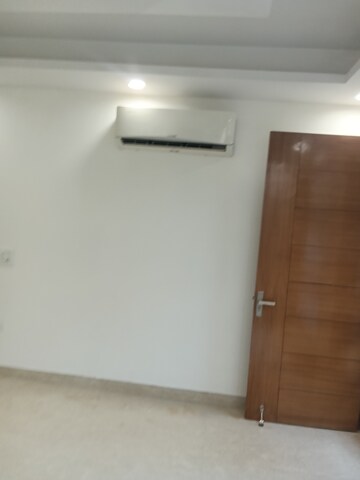 Room in 3 BHK Builder Floor at Greenwood City, Sector 40 – for Rent