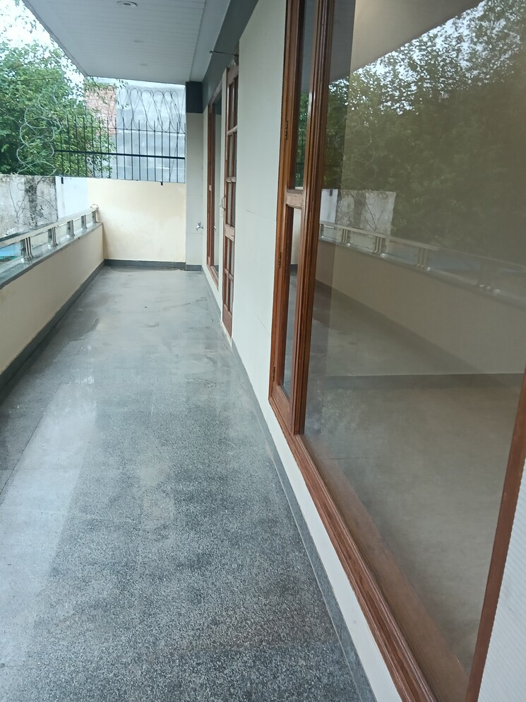 Balcony, greenwood-city 3 Bedroom 360 Sq.Ft. Builder Floor In Sector 40 Gurgaon 9016882