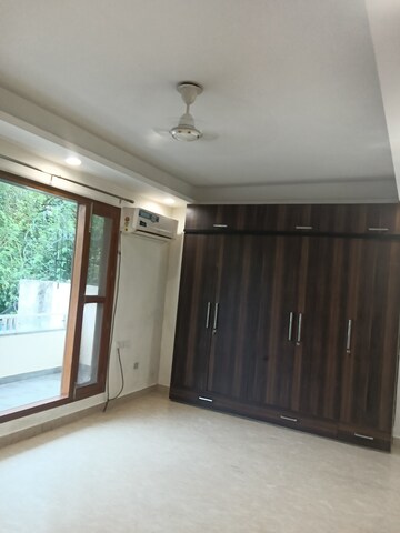 Room in 3 BHK Builder Floor at Greenwood City, Sector 40 – for Rent