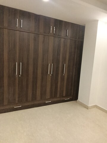 Room in 3 BHK Builder Floor at Greenwood City, Sector 40 – for Rent