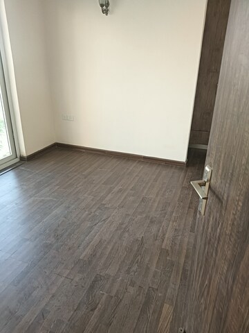 Room in 3 BHK Apartment at Ansal Highland Park, Sector 103 – for Rent