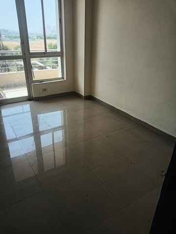 Room in 3 BHK Apartment at Ansal Highland Park, Sector 103 – for Rent