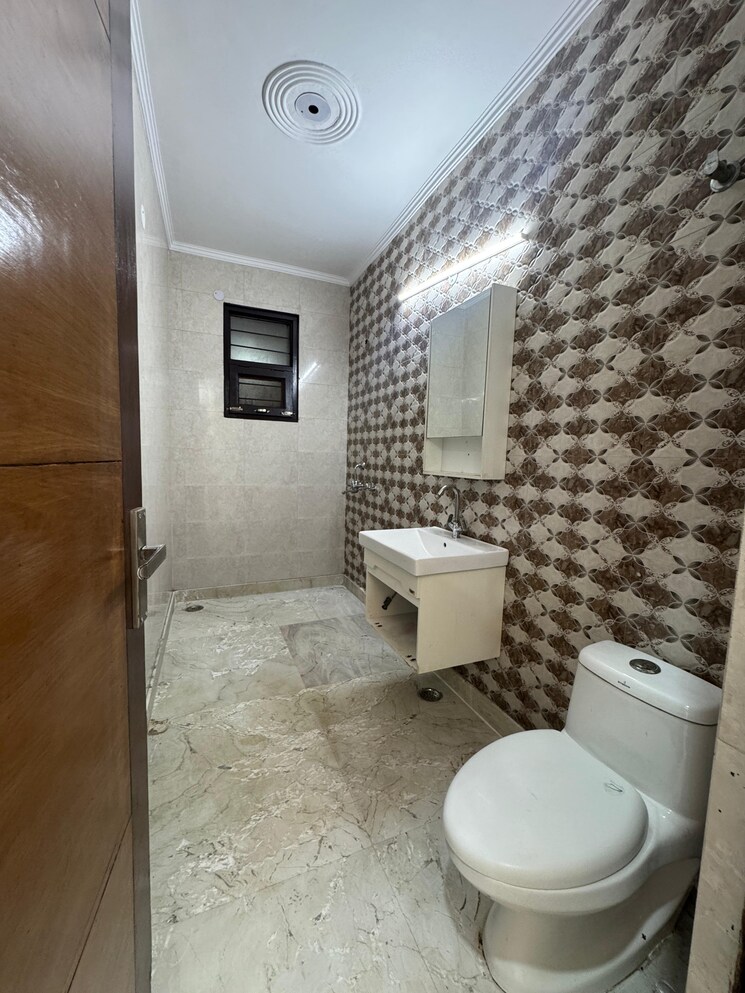 Bathroom, bptp-district 3 Bedroom 1700 Sq.Ft. Builder Floor In Sector 81 Faridabad 9016902