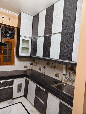 Kitchen in 3 BHK Builder Floor at Gomti Nagar – for Rent