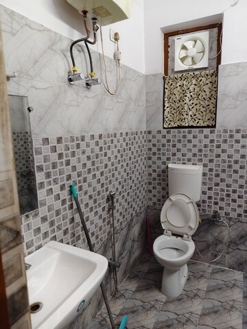 Bathroom in 3 BHK Builder Floor at Gomti Nagar – for Rent