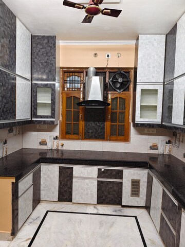 Kitchen in 3 BHK Builder Floor at Gomti Nagar – for Rent