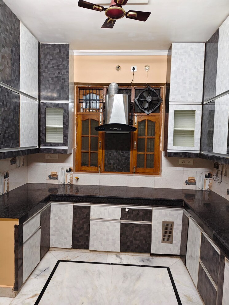 Kitchen, gomti nagar 3 Bedroom 2200 Sq.Ft. Builder Floor In Gomti Nagar Lucknow 9016940
