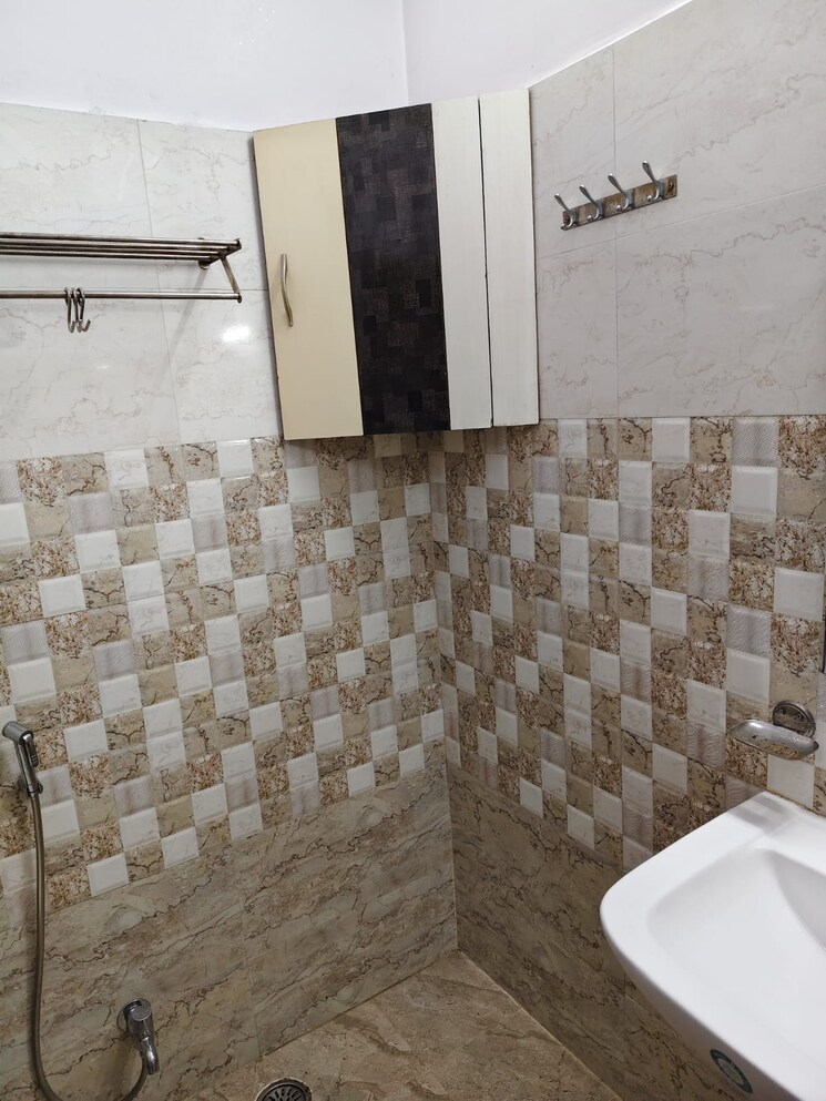 Bathroom, gomti nagar 3 Bedroom 2200 Sq.Ft. Builder Floor In Gomti Nagar Lucknow 9016940