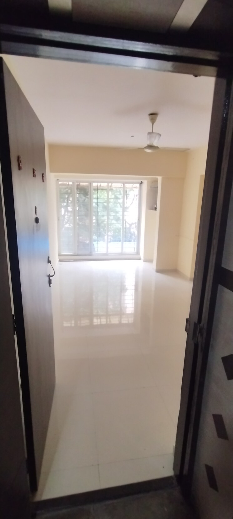 Room, rosa-classique 1 Bedroom 550 Sq.Ft. Apartment In Kasarvadavali Thane 9016967