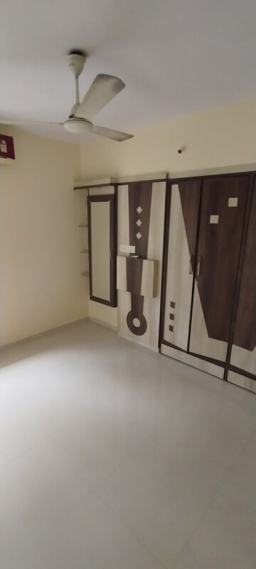Room in 1 BHK Apartment at Rosa Classique, Kasarvadavali – for Rent